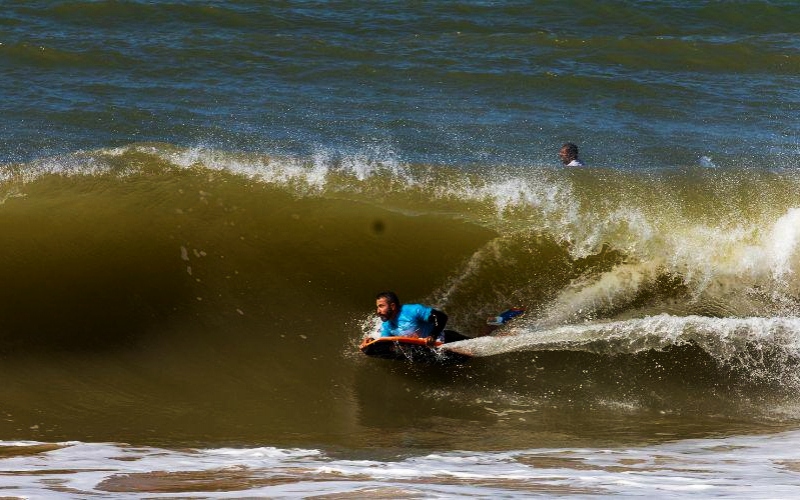 ​Atletas do bodyboard nacional mandam manobras radicais na Praia de Itaparica - Foto: Adessandro Reis