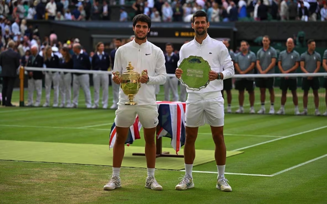 Incansável, Alcaraz supera Djokovic em jogo de quase 5h e é campeão de Wimbledon - Foto: Divulgação / @Wimbledon