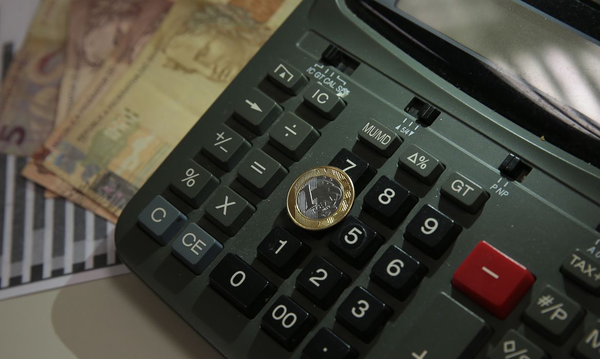 78,5% das famílias brasileiras estão endividadas em 2023