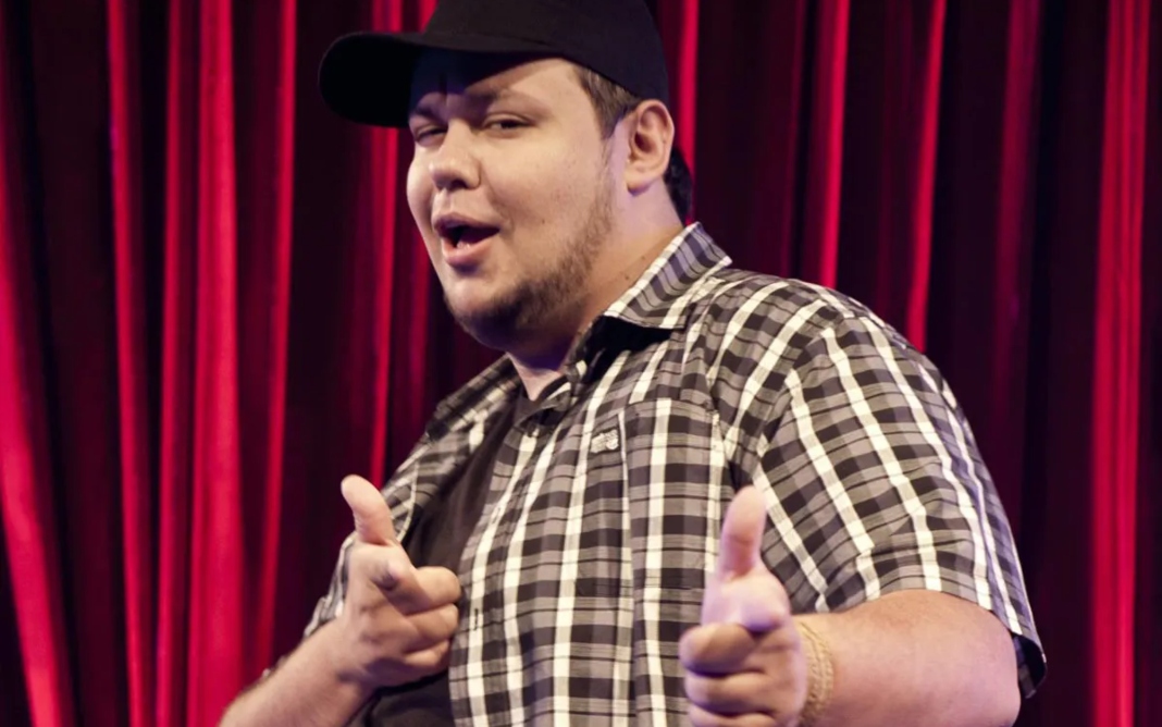 Rogério Morgado é comediante, radialista, locutor e imitador