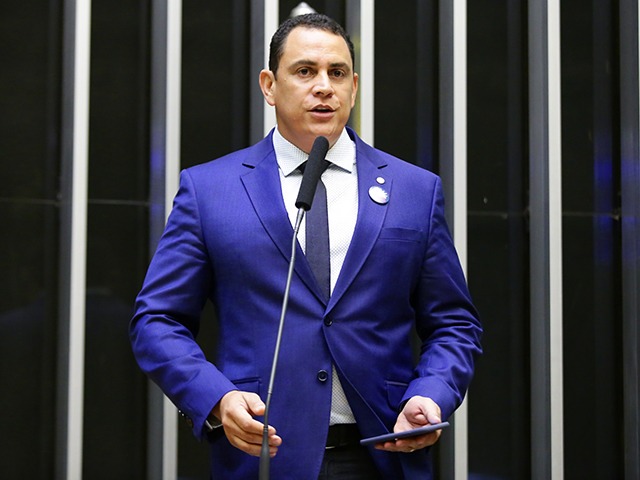 Deputado federal capixaba protocolou PL que proíbe cobrança de imposto sindical, autorizado pelo STF