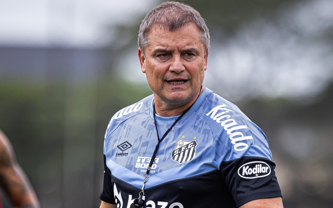 Diego Aguirre diz que 'foi uma honra' dirigir o Santos e lamenta não ter conseguido ajudar time - Foto: Raul Baretta / Santos FC