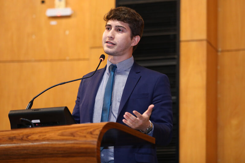 Proposta de Lucas Polese estende proibição de palavras estrangeiras em documentos oficiais para empresas públicas, sociedades de economia mista, escolas e universidades públicas