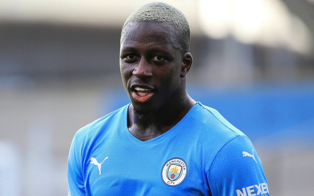 Mendy processa Manchester City por salários não pagos após ser acusado de crimes sexuais - Foto: Reprodução Twitter Benjamin Mendy / @benmendy23