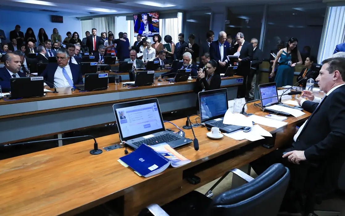 cae_senado_autorização_empréstimos_externos_bb_bndes