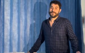 Médica especialista em coloproctologia explica os sintomas e tratamento da doença de Crohn que acometeu o jornalista