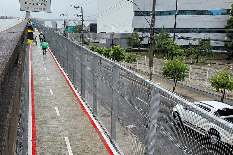Medida está sendo implantada devido à circulação de pedestres e ao vandalismo, atividades que são proibidas