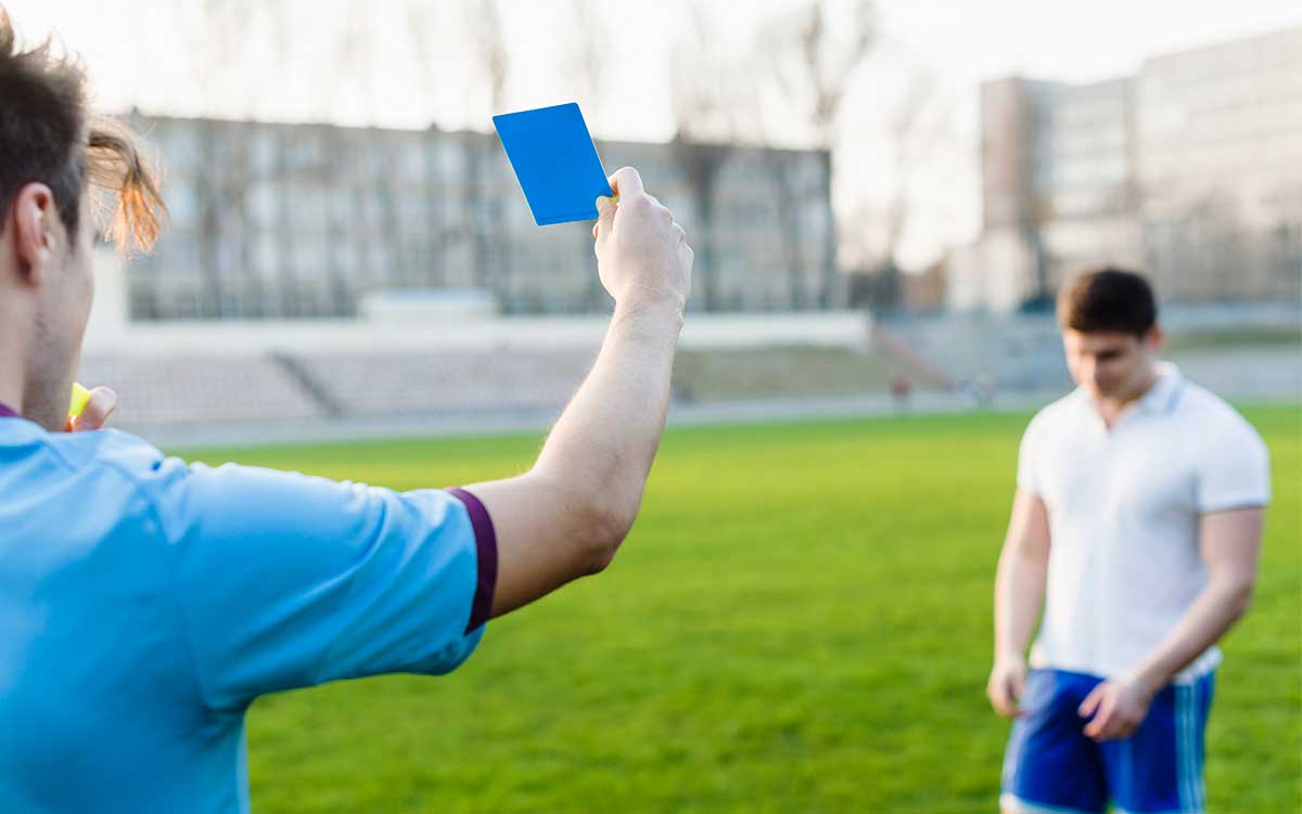 Cartão azul no futebol? Árbitros vão testar suspensão temporária - Foto: Reprodução Freepik