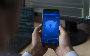 Otávio Lube pontua que a falta de compreensão sobre os mecanismos de segurança da tecnologia é um fator determinante para eventuais golpes