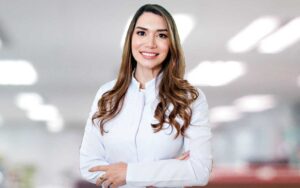 Oncologista do HEVV, Camila Beatrice, alertou os sintomas, possíveis causas e a importância do diagnóstico precoce