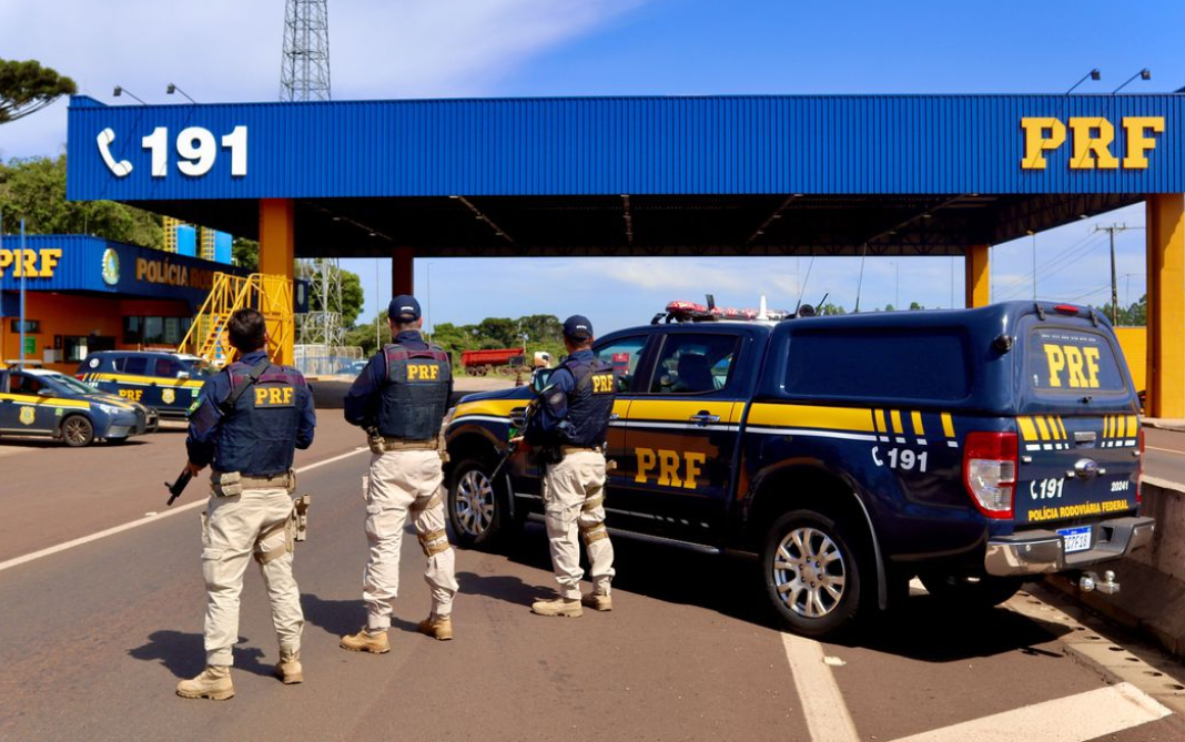 Caso de emergência nas rodovias federais ou flagrante de irresponsabilidade no trânsito, a orientação é ligar imediatamente para o número 191
