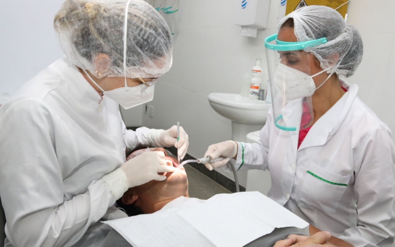 Redes de saúde das prefeituras realizam procedimentos simples até mais especializados como Endodontia, Periodontia, Cirurgia Oral e Ortodontia