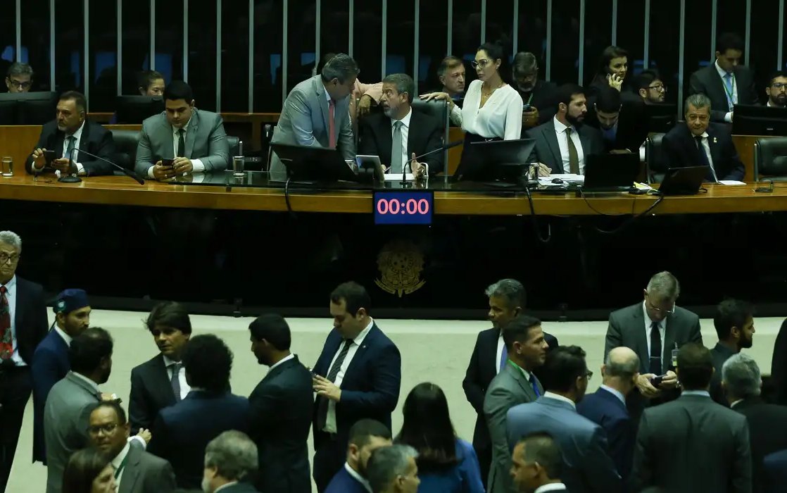 câmara_aprovação_restrição_saída_temporária