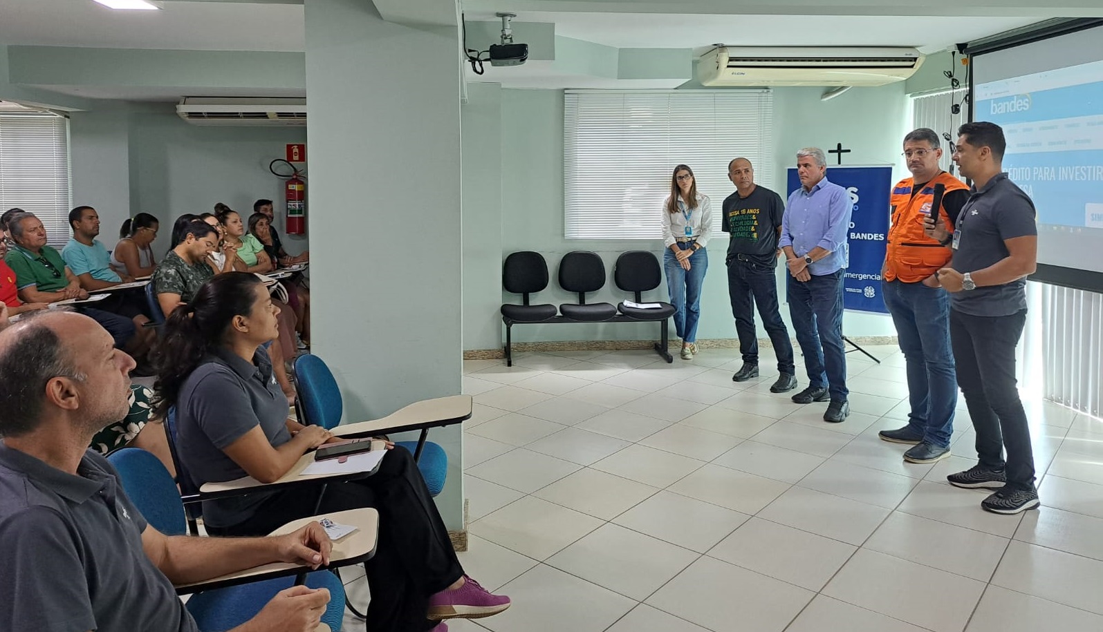 Atendimento do Bandes em Alegre para o crédito emergencial. Foto: Bandes/Divulgação