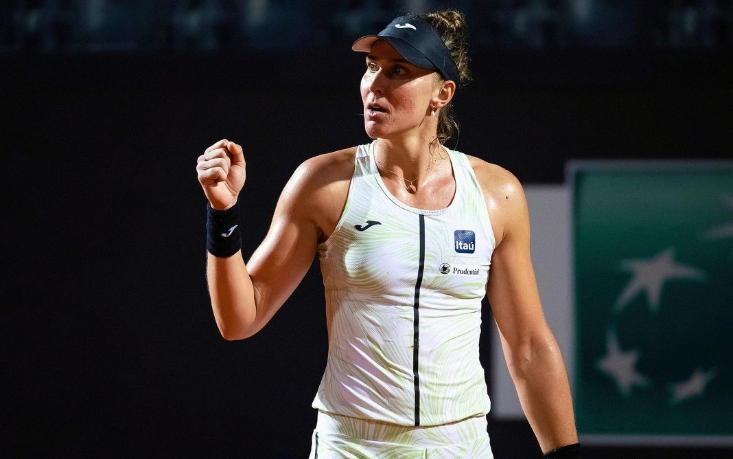 Beatriz Haddad Maia perde para russa e é eliminada nas oitavas de final em Charleston - Foto: Reprodução Instagram / @biahaddadmaia