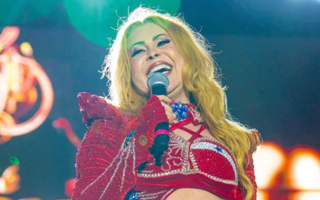 Joelma se apresenta com Calcinha Preta em Cariacica - Foto por: Anderson Torres/ Reprodução/ Instagram @joelmaareal