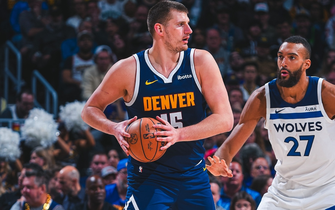 Jokic brilha, Nuggets superam Timberwolves e retomam liderança de conferência na NBA - Foto: Reprodução Twitter Denver Nuggets - @nuggets