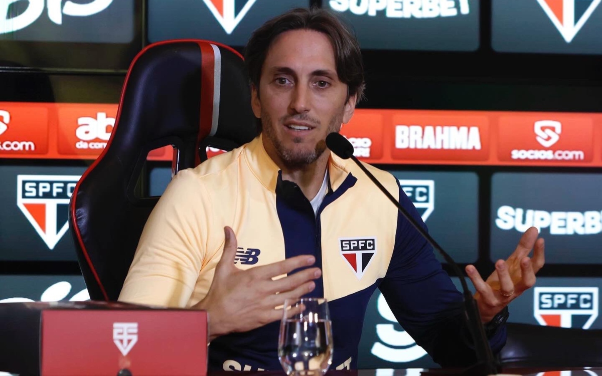 Zubeldía é apresentado no São Paulo e fala em resgate do clube: 'Objetivos são os mais altos' - Foto: Rubens Chiri / saopaulofc