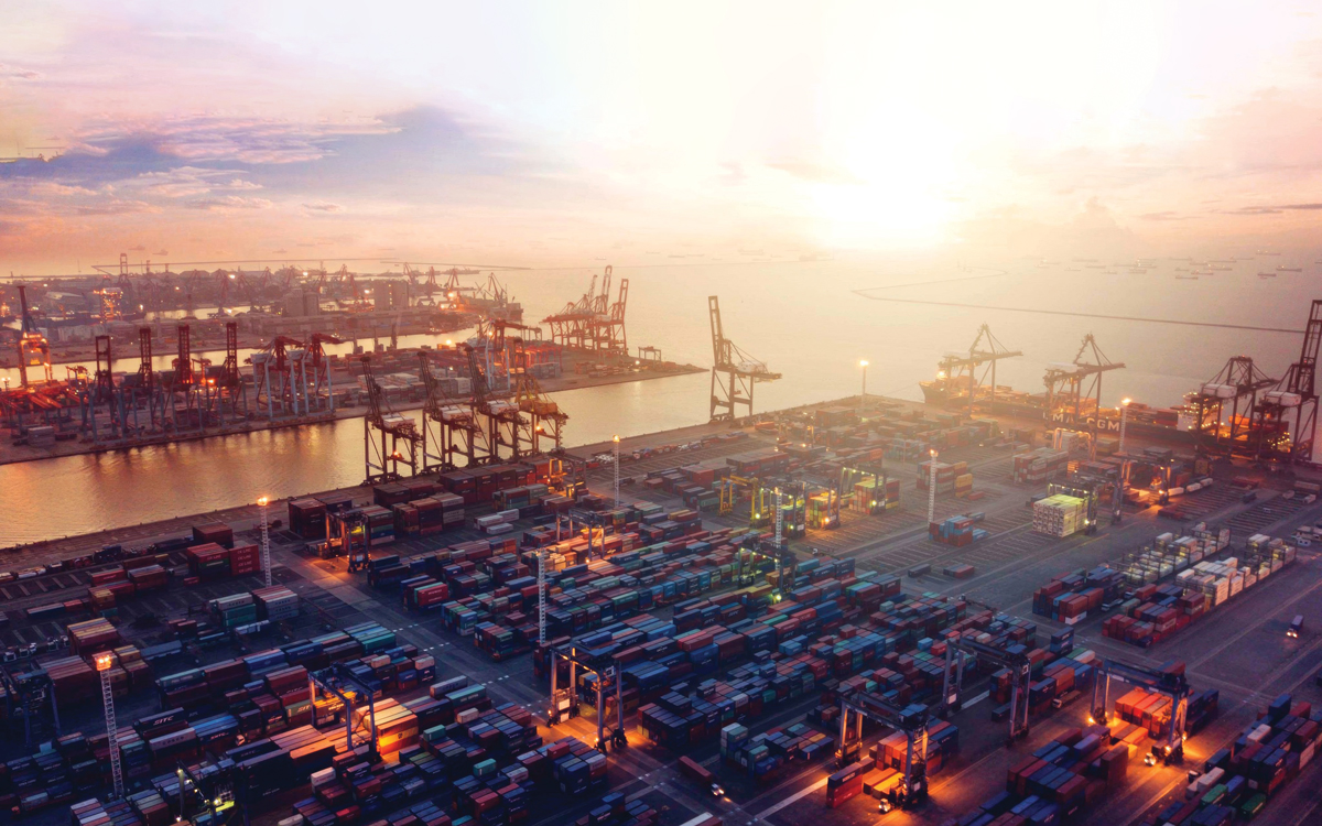 Alterações de caráter geopolítico na Ásia, onde está localizado o Porto de Xangai (foto), podem ser uma vantagem para o Brasil no comércio exterior - Foto: Freepik