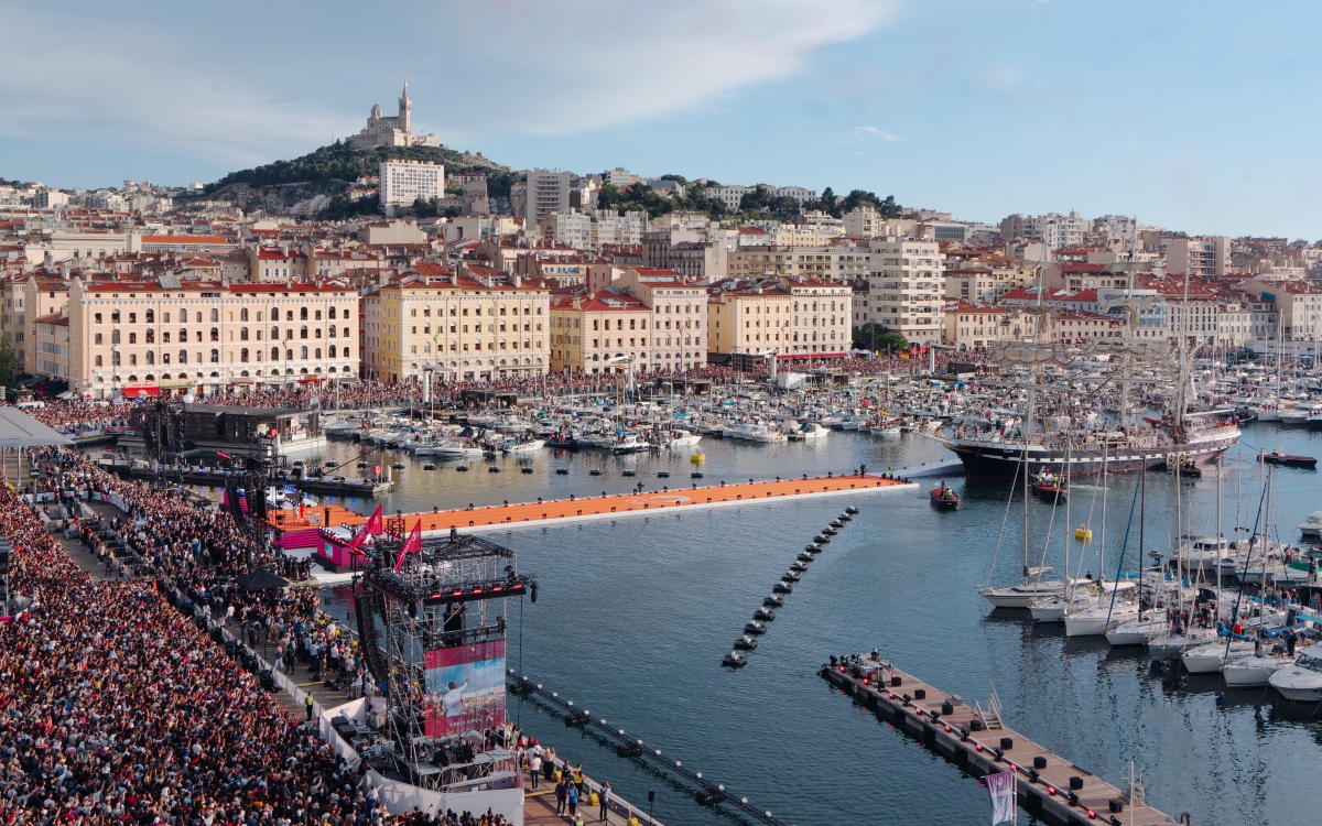 Tocha olímpica chega a Marselha de navio em clima de festa e sob forte esquema de segurança - Foto: Paris 2024 / © Fanny Magot - Reprodução Twitter @Paris2024 /