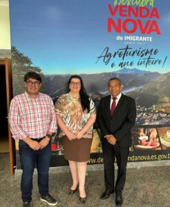 Presidente da Amunes, Luciano Pingo, procuradora-geral de Justiça, Luciana Andrade, e o presidente do Sinduscon-ES, Douglas Vaz, em evento do MPES em Venda Nova. Foto: Divulgação