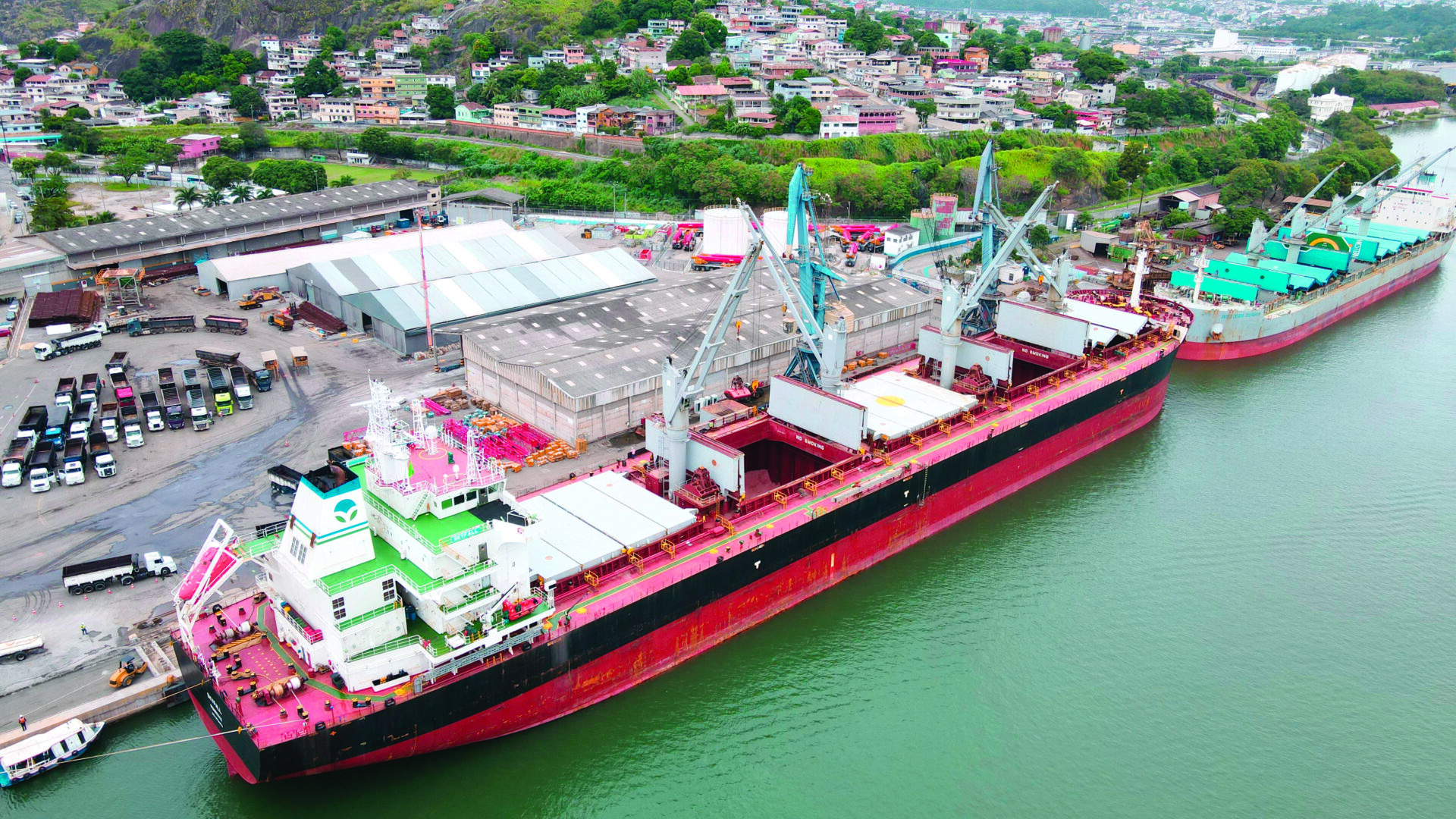 Porto de Capuaba, em Vila Velha, gerido pela Vports, está recebendo reforma da estrutura ferroviária na área interna. Foto: Fabrício Lima