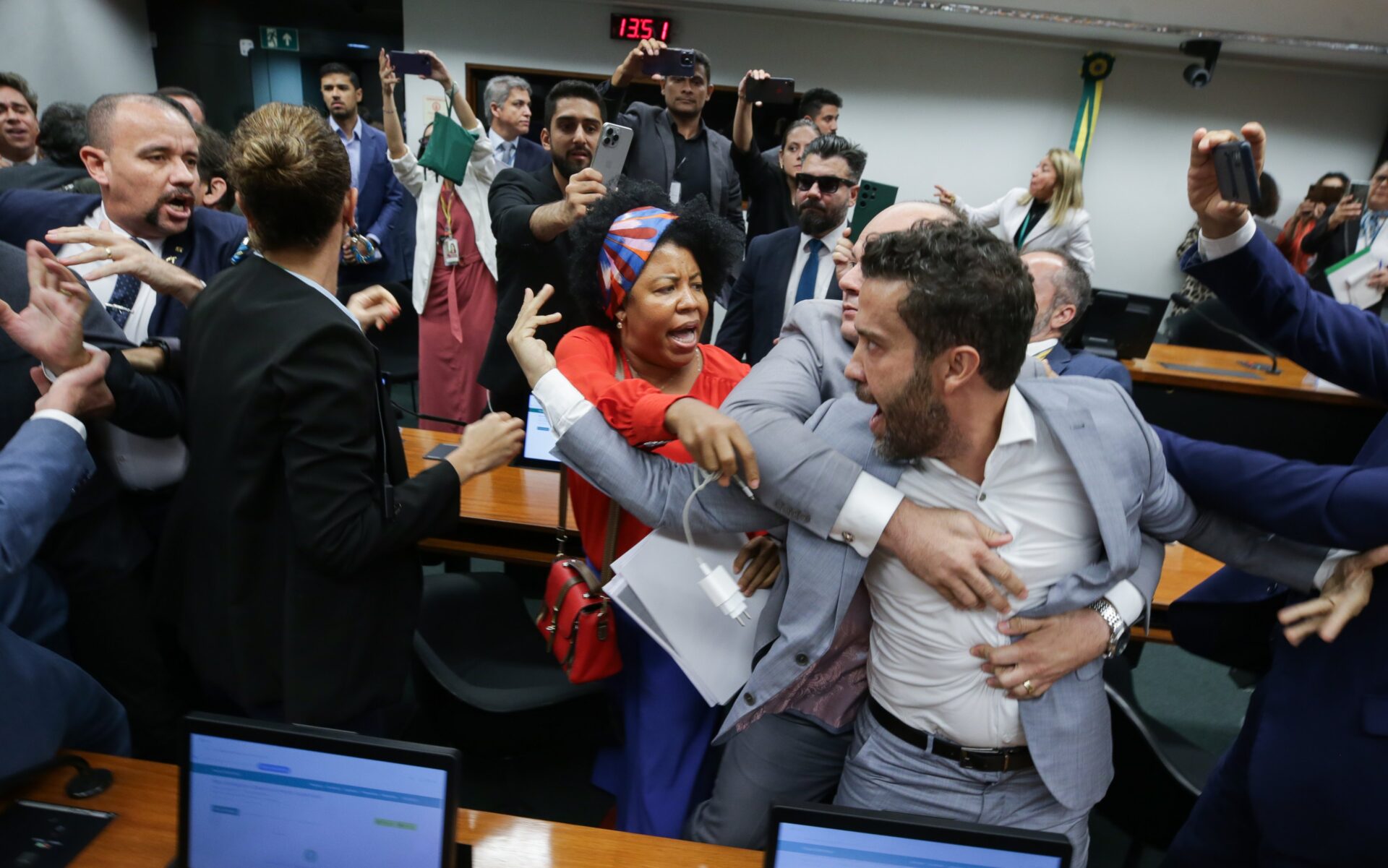 briga_nikolas_janones_câmara