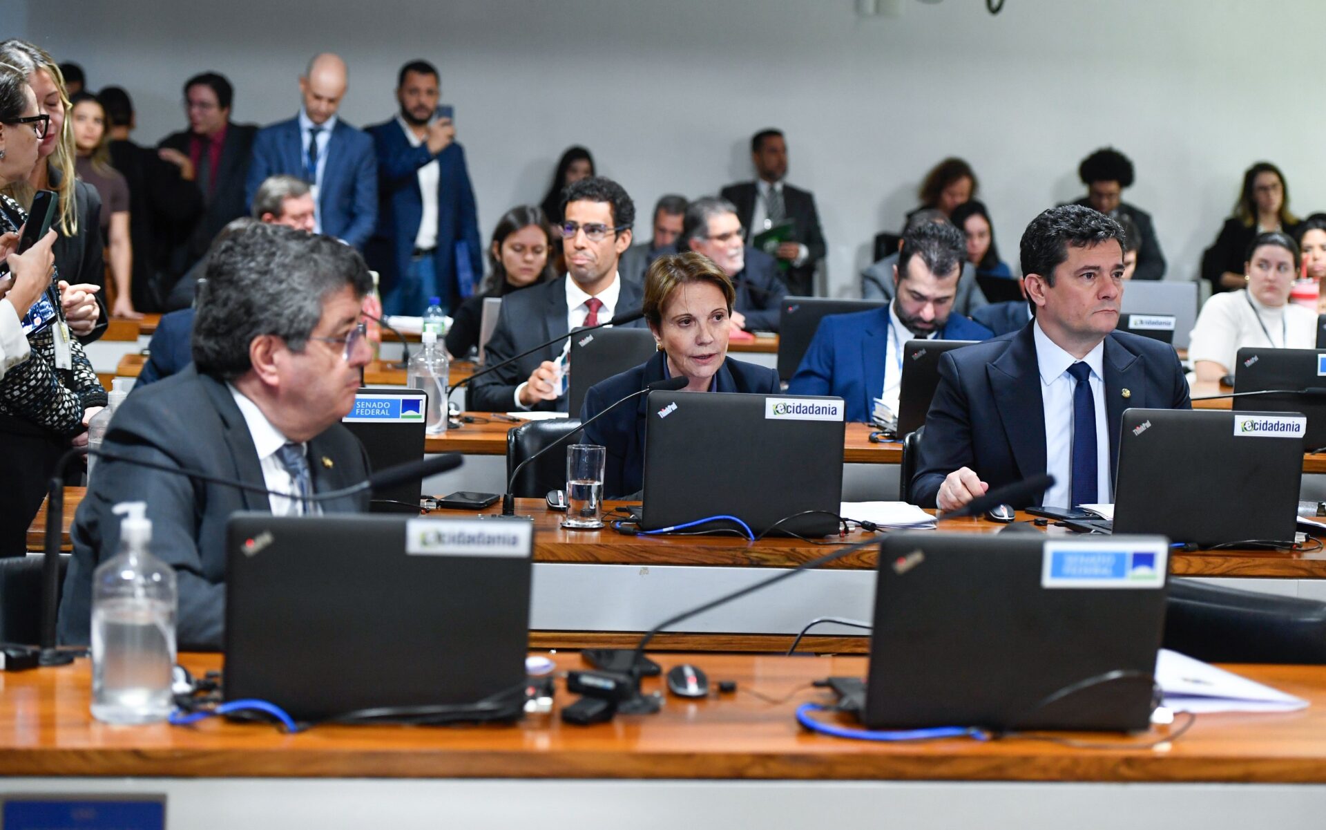 senado_cae_marco_seguros