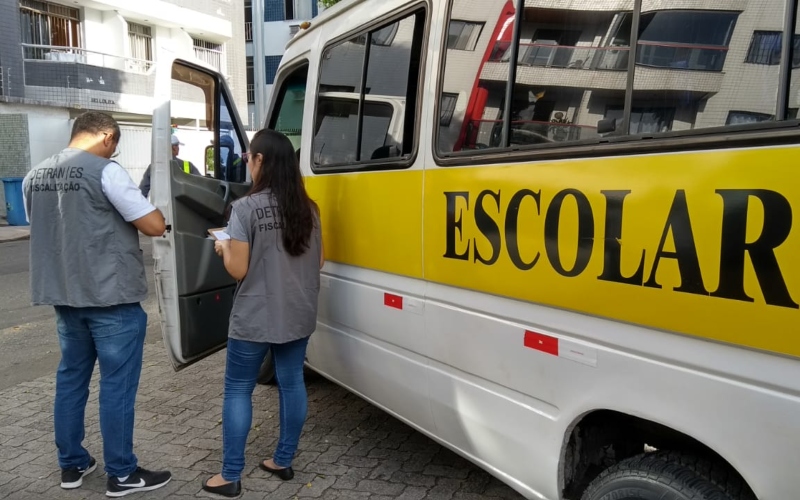 Durante a operação, constataram-se várias infrações, como condutores sem autorização, licenciamento vencido e veículos em mau estado