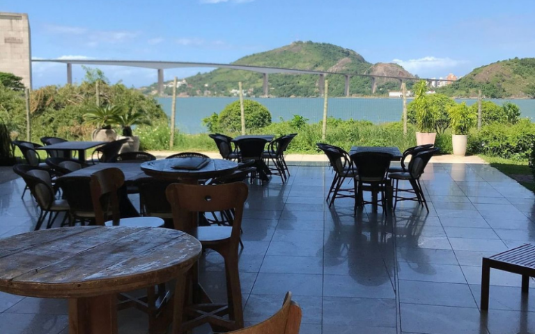 10 restaurantes com vistas incríveis na Grande Vitória