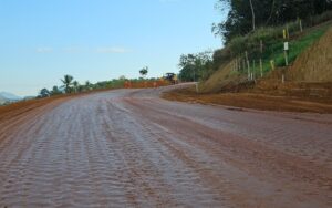 Governo estadual anuncia novos investimentos como o Contorno Rodoviário Sul, pavimentação de via, barragem no rio Piraquê-Açu e escola