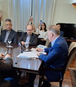 Governo altera Lei Compete para atender pedido do setor atacadista e distribuidor Governo altera Lei Compete para atender pedido do setor atacadista e distribuidor