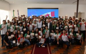 170 alunos da rede estadual foram selecionados para intercâmbio nos EUA, Canadá e Chile