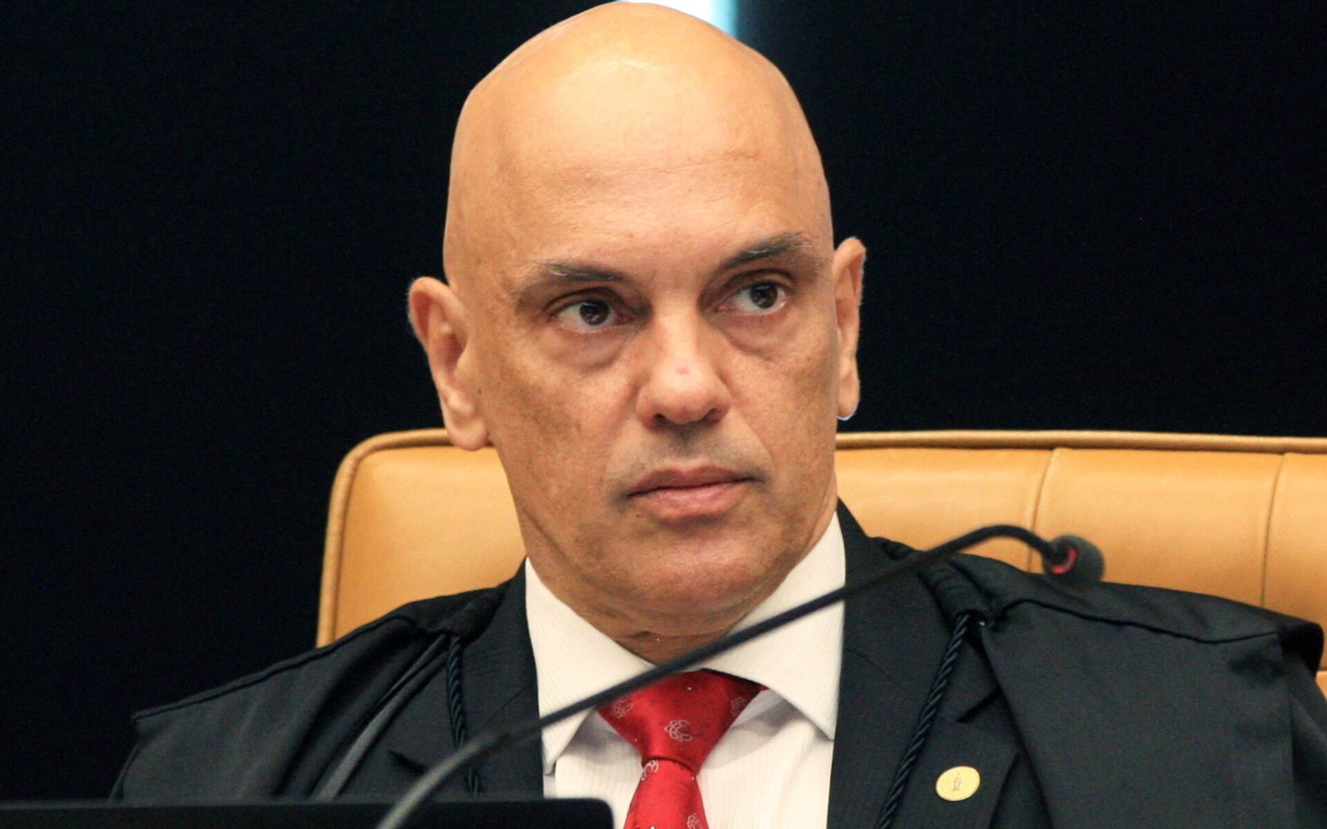 moraes_multas_musk
