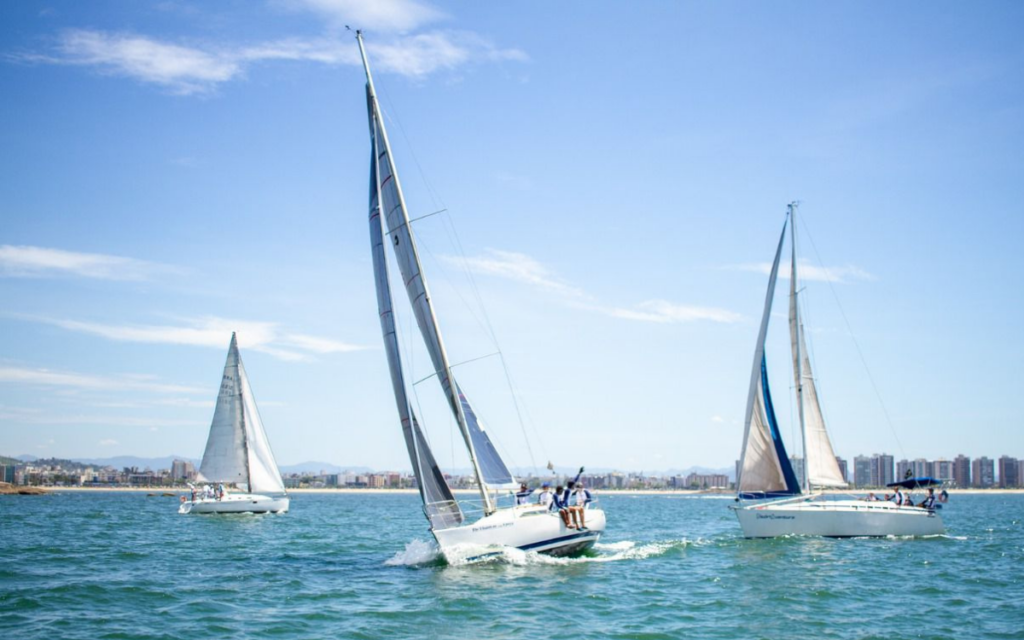 Iate Clube do ES aposta na formação de atletas de vela para o futuro
