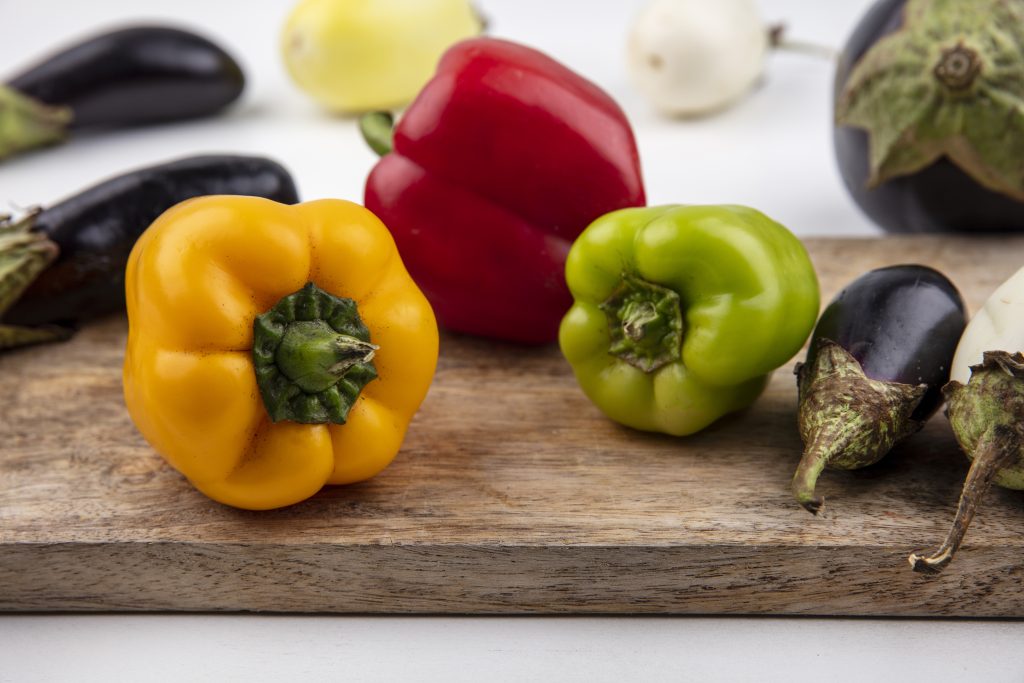 Pratos coloridos: por uma vida mais saudável A Dieta das Cores agrupa frutas e vegetais por cor. Foto: Freepik