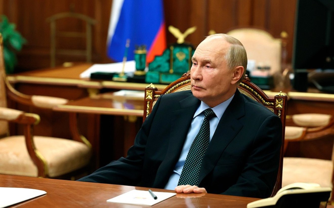 Presidentes dos EUA e Rússia, Trump e Putin, têm encontro histórico no Alasca para discutir a guerra na Ucrânia. Kiev está fora das negociações. Foto: Divulgação - Kremlin