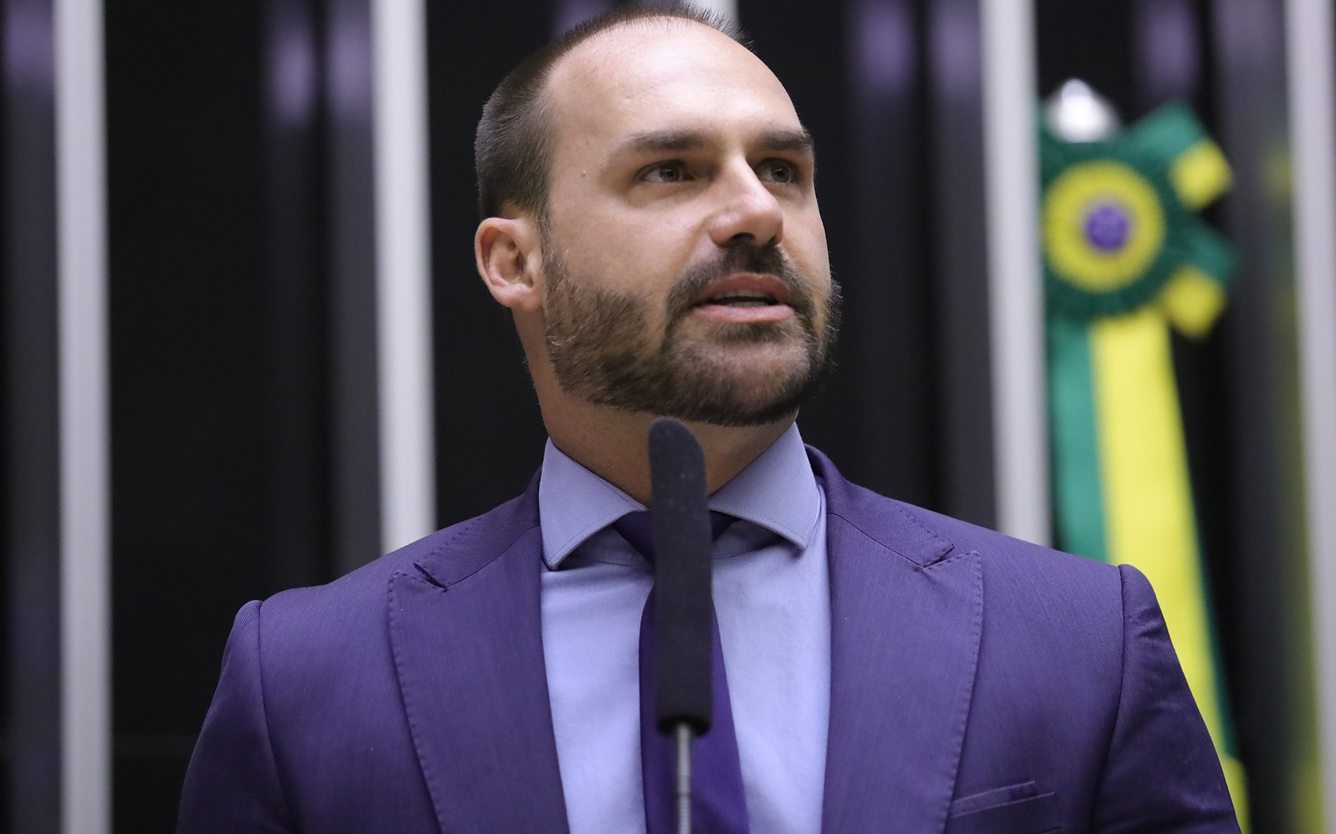 Eduardo Bolsonaro critica Tarcísio de Freitas, dizendo que o governador não representa o perfil bolsonarista esperado. Foto por: Mário Agra - Câmara dos Deputados