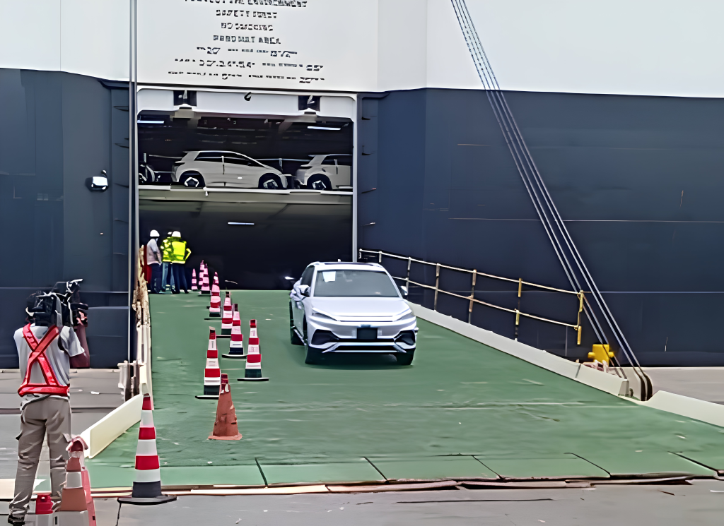Chegada do navio BYD explorer marca expansão da empresa no ES