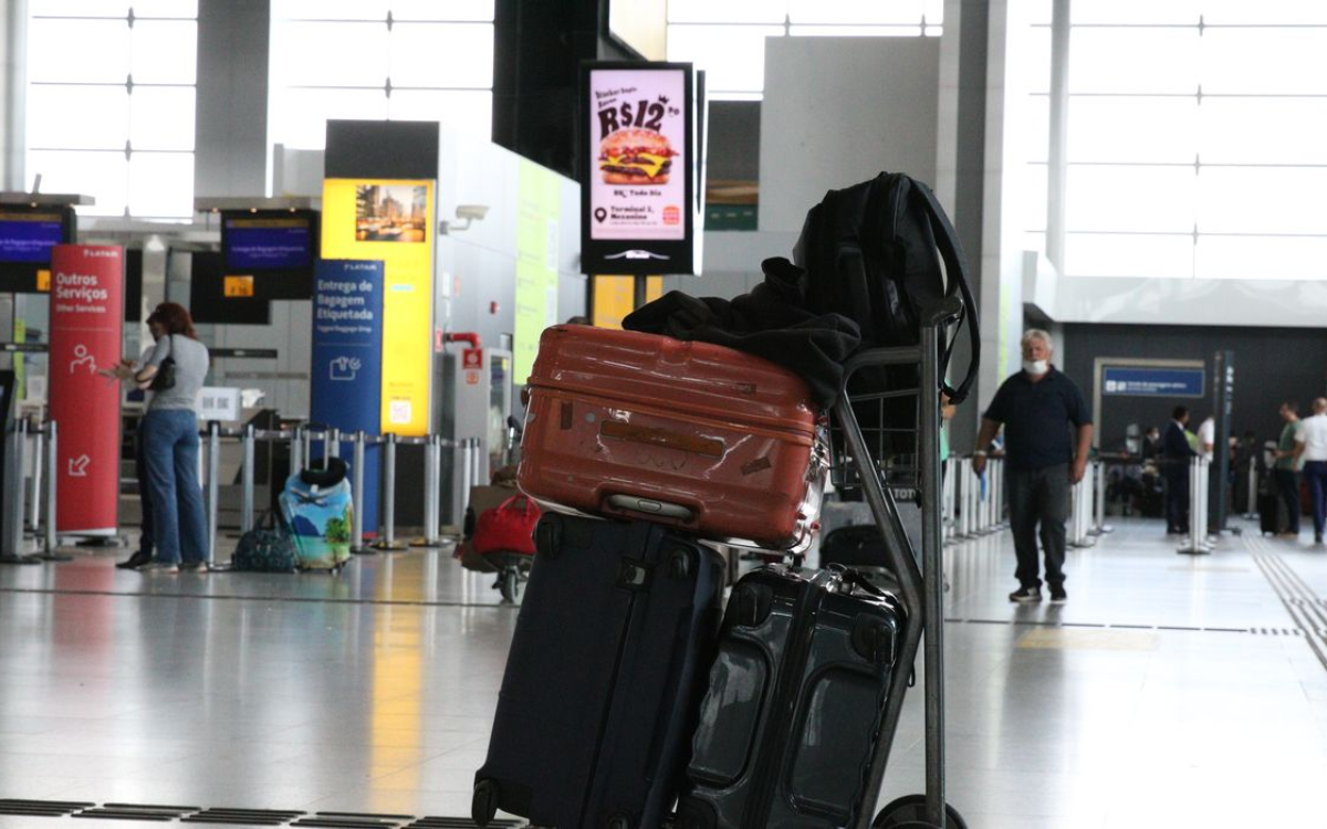 Existem aplicativos que podem auxiliar os turistas durante o período de viagem. Foto: Rovena Rosa/Agência Brasil