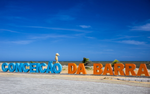 Praia da Barra encanta visitantes no Norte do ES