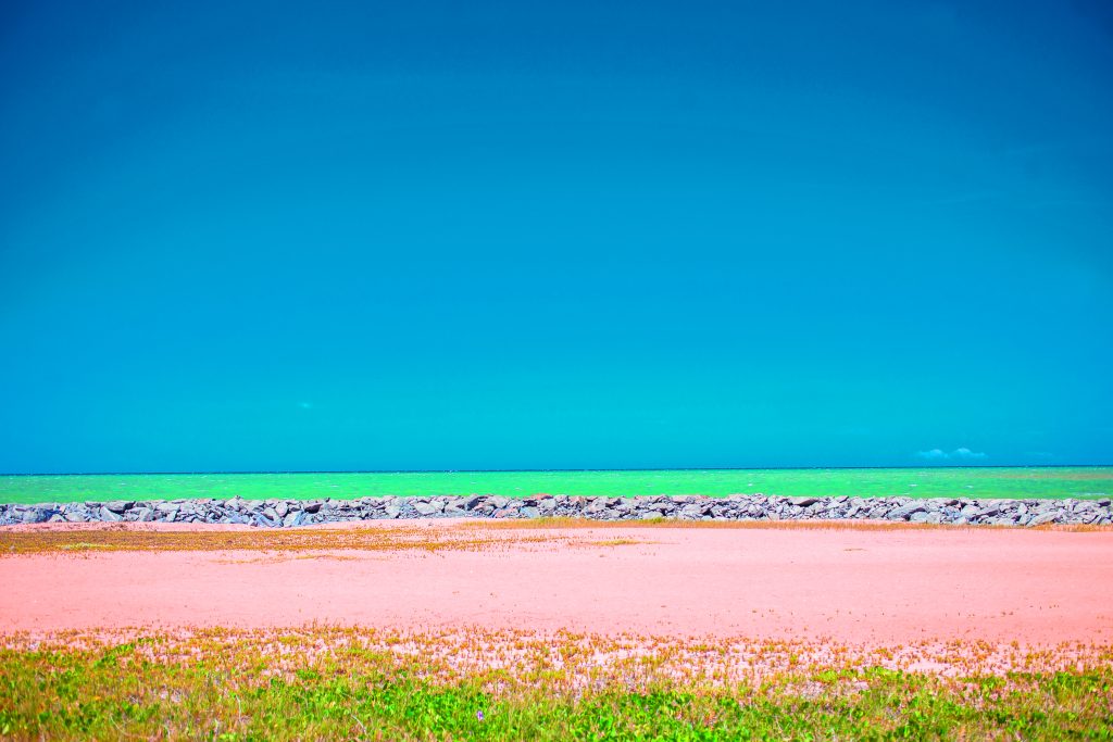 Praia da Barra encanta visitantes no Norte do ES