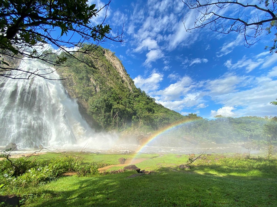 Parque Estadual Cachoeira da Fumaça é paraíso natural em Alegre