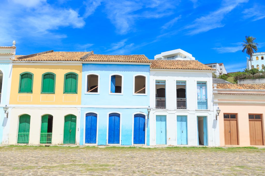 As charmosas casas coloridas recebiam comércios no térreo e eram residências no andar superior. Foto: Governo do Estado