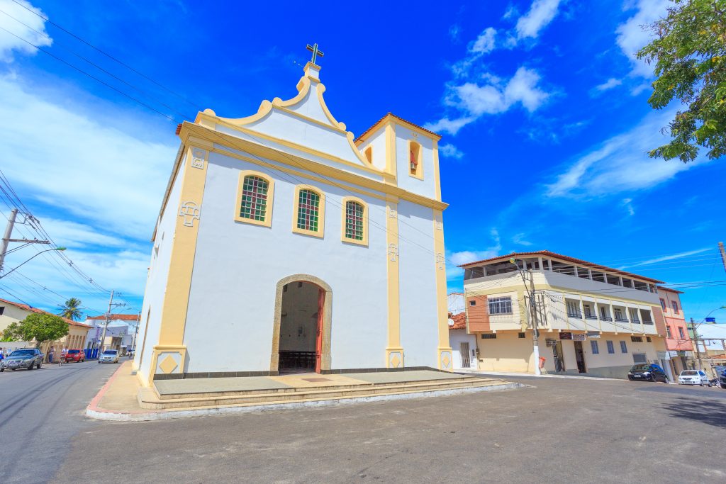 A poucos metros do centro histórico, na Praça Municipal, fica a Igreja Matriz, construída pelos jesuítas no século XVIII. Foto: Governo do Estado
