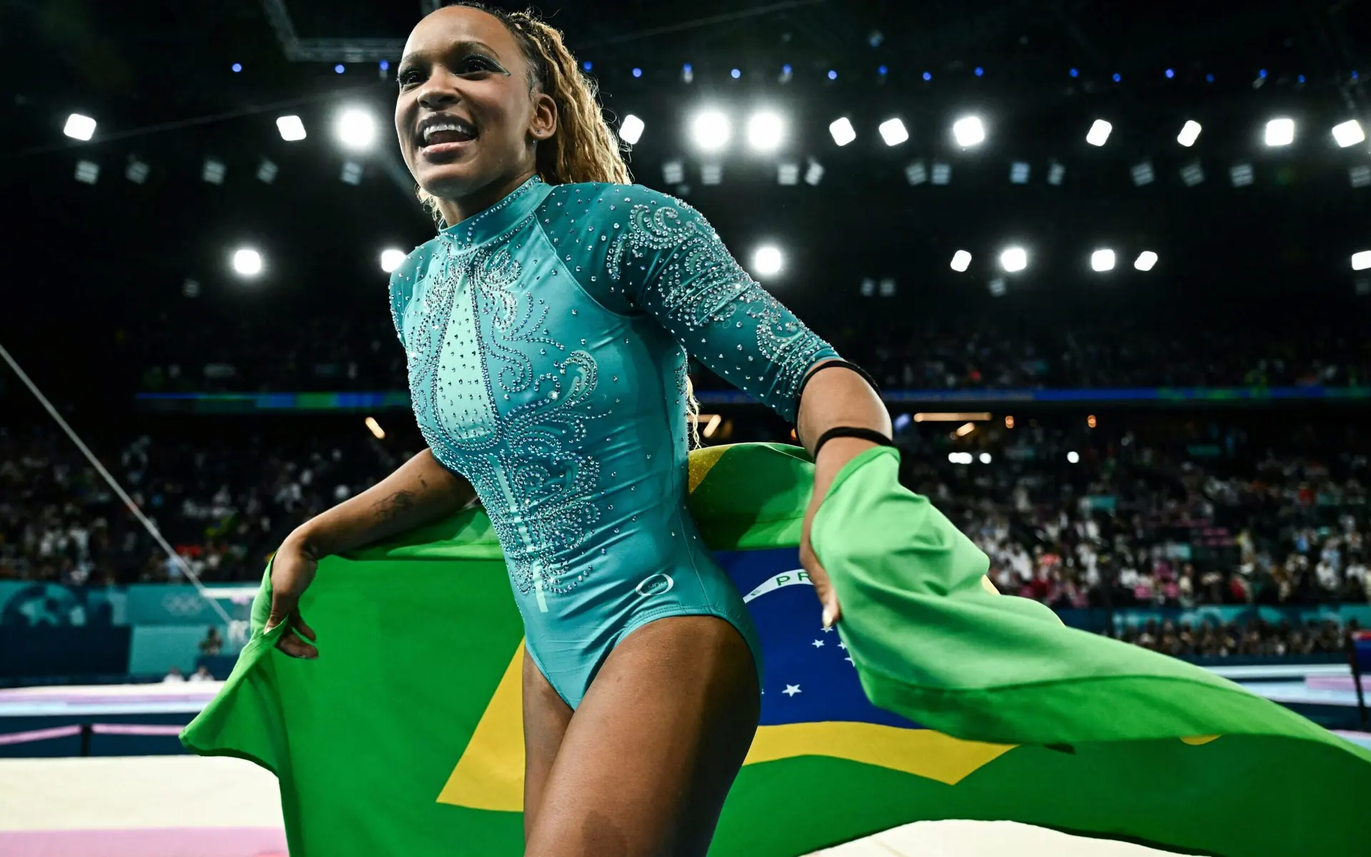 Rebeca Andrade encerrou as Olimpíadas de Paris com quatro medalhas Foto: Gabriel Bouys/AFP
