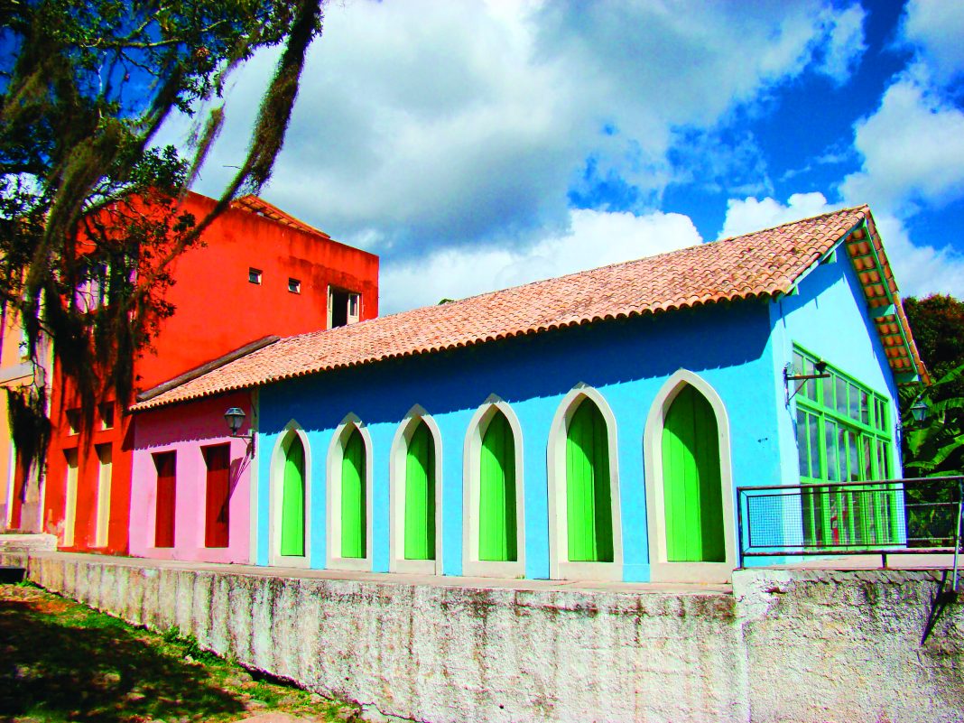 Com sobrados coloniais, casarões coloridos e igreja dos séculos XVIII e XIX, o Sítio Histórico de São Mateus preserva a herança cultural de índios, europeus e africanos. Foto: Prefeitura de São Mateus/Secom