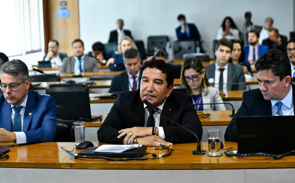Senadores do ES ajudam a derrubar PEC da Blindagem