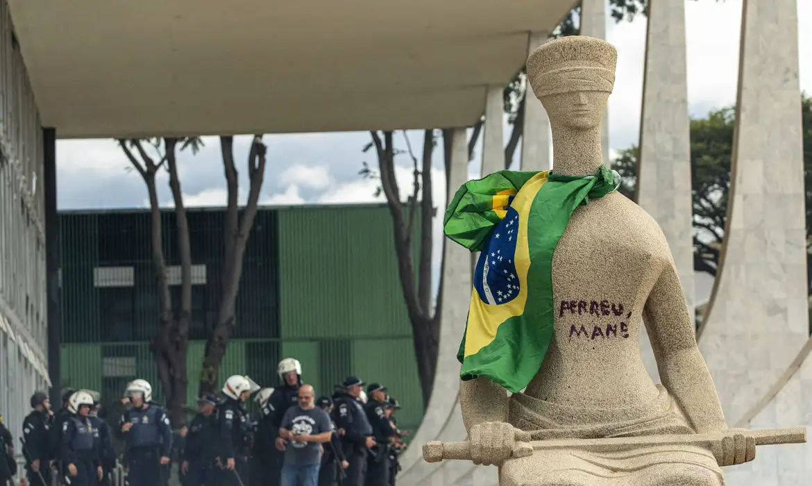 mulher que pichou estátua do stf sai da prisão Foto: Joédson Alves/Agência Brasil