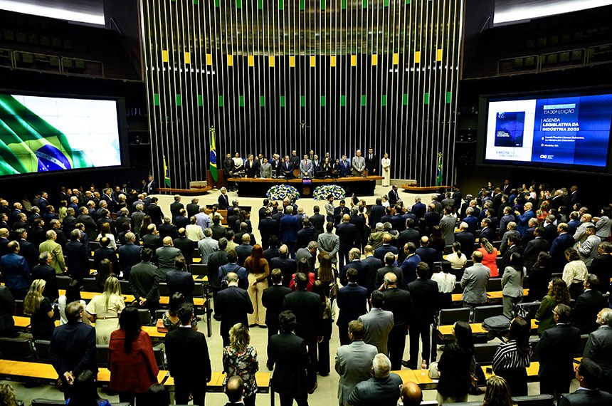 O Senado aprovou o Projeto de Lei 2692/2025, que eleva a isenção do Imposto de Renda para quem ganha até dois salários mínimos. A matéria segue para sanção. - Geraldo Magela/Agência Senado